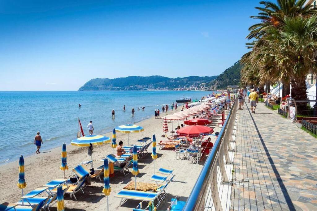 Ampio Appartamento Per 9 Persone A Pochi Passi Dal Mare Albenga Eksteriør bilde